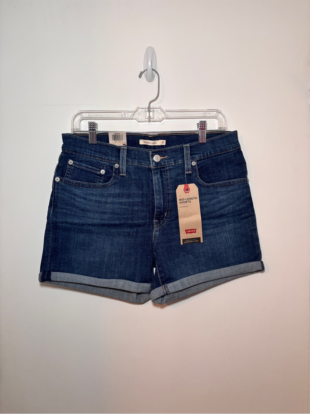 NWT Levi's Women’s Mid-Length Shorts